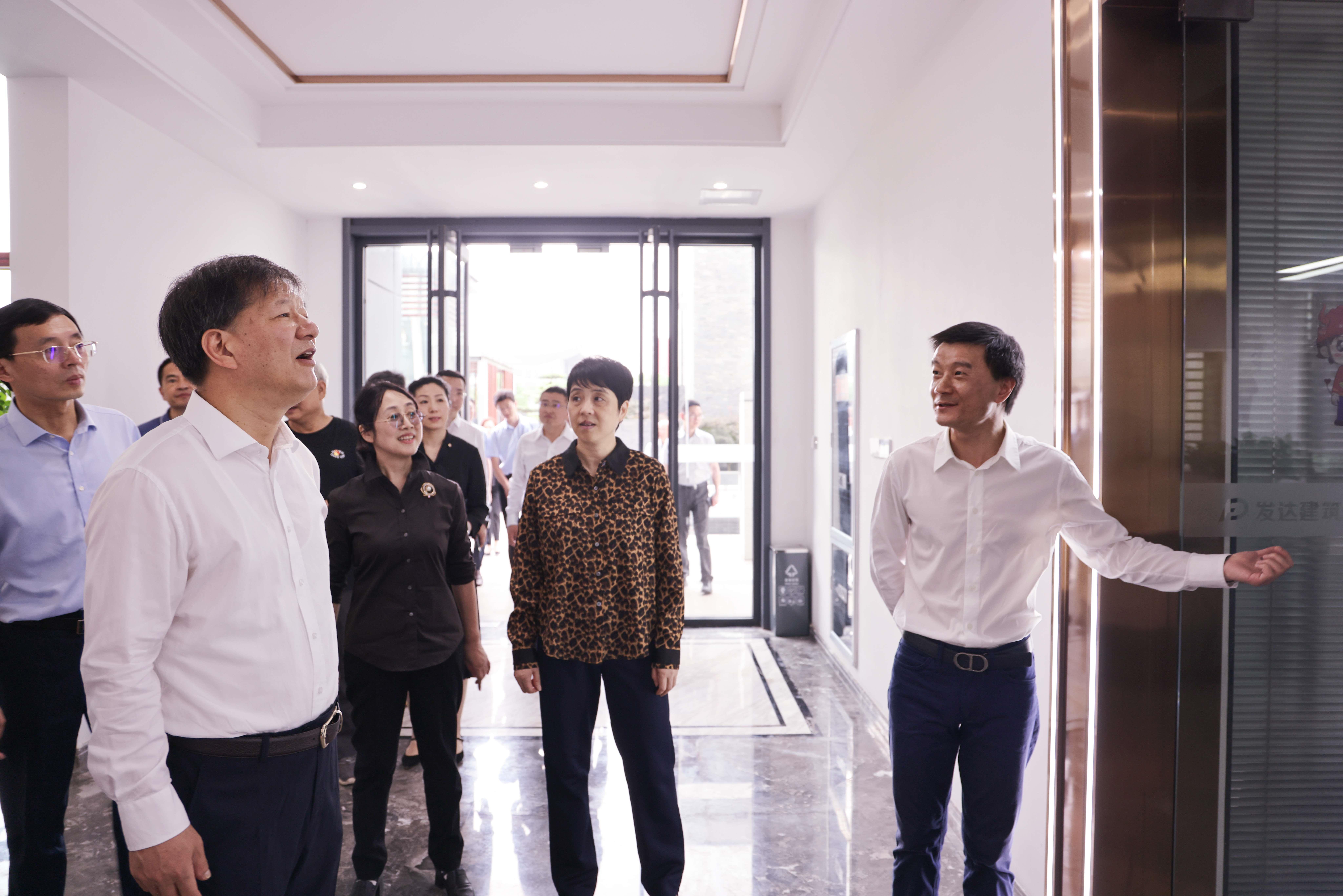 省委常委、省委統戰部部長(cháng)陳興超一行蒞臨發(fā)達控股集團調研指導